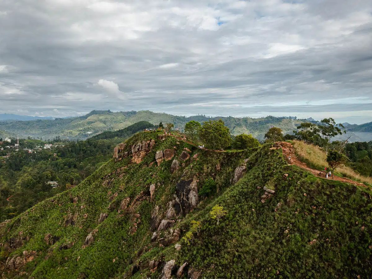 Hikers on the ridge of Little Adam's Peak in Ella